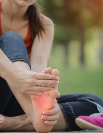 Plantarfasziitis: Lästige Entzündung des Fußgewölbes